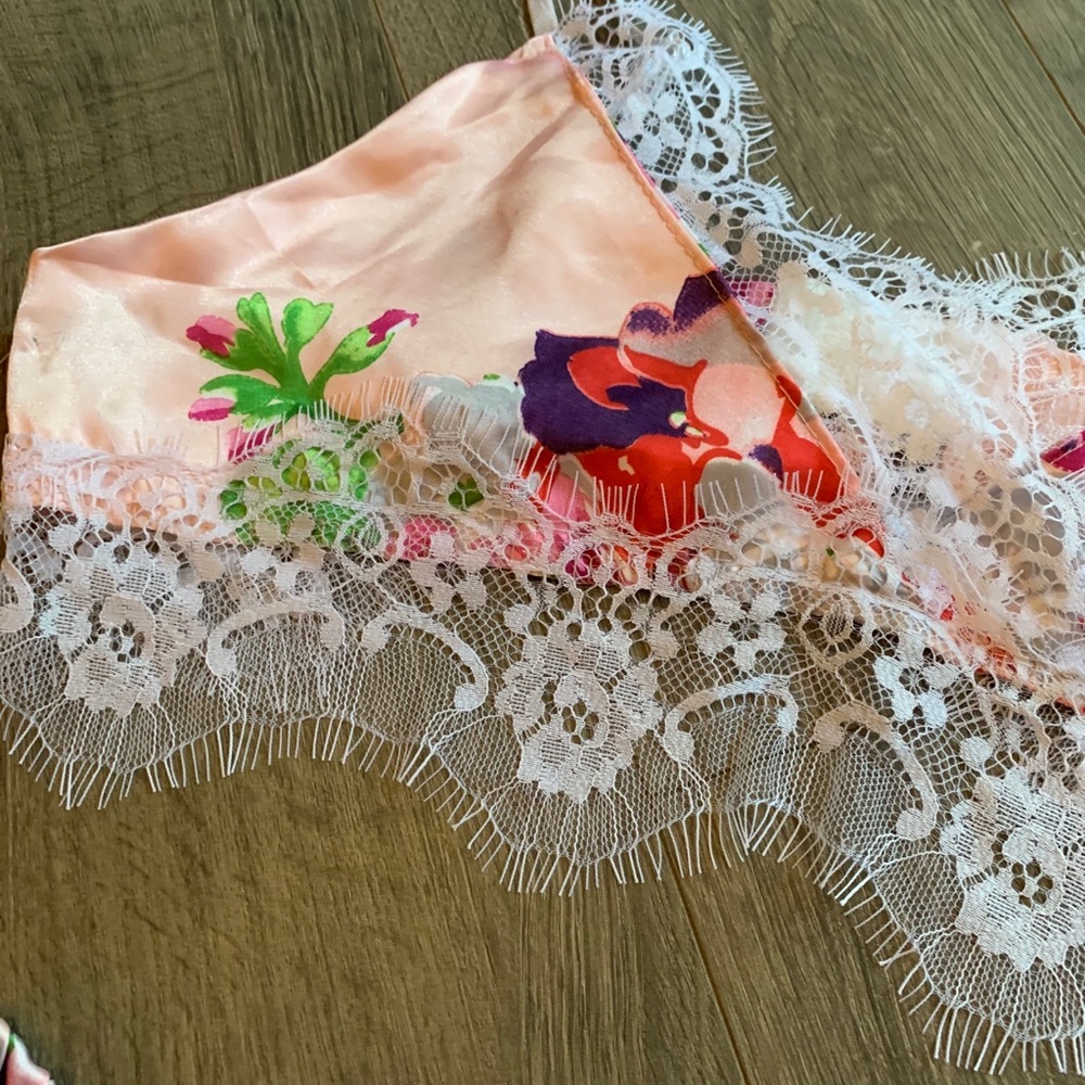❌SOLD❌Women’s night short set - Picture 5 of 9